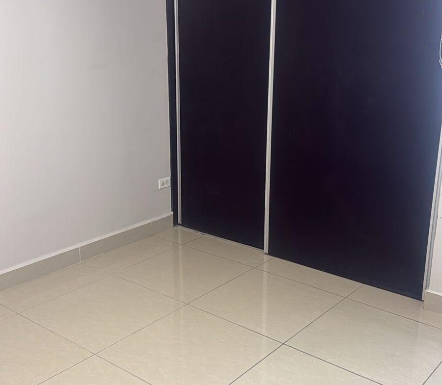 900